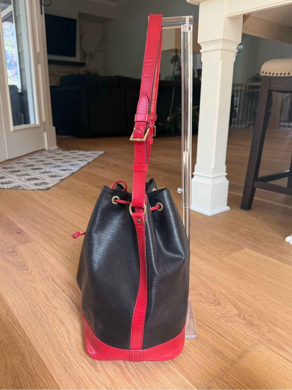 Louis Vuitton Epi Leather Black & Red Noe’ Large Bucket Handbag - Picture 7 of 17